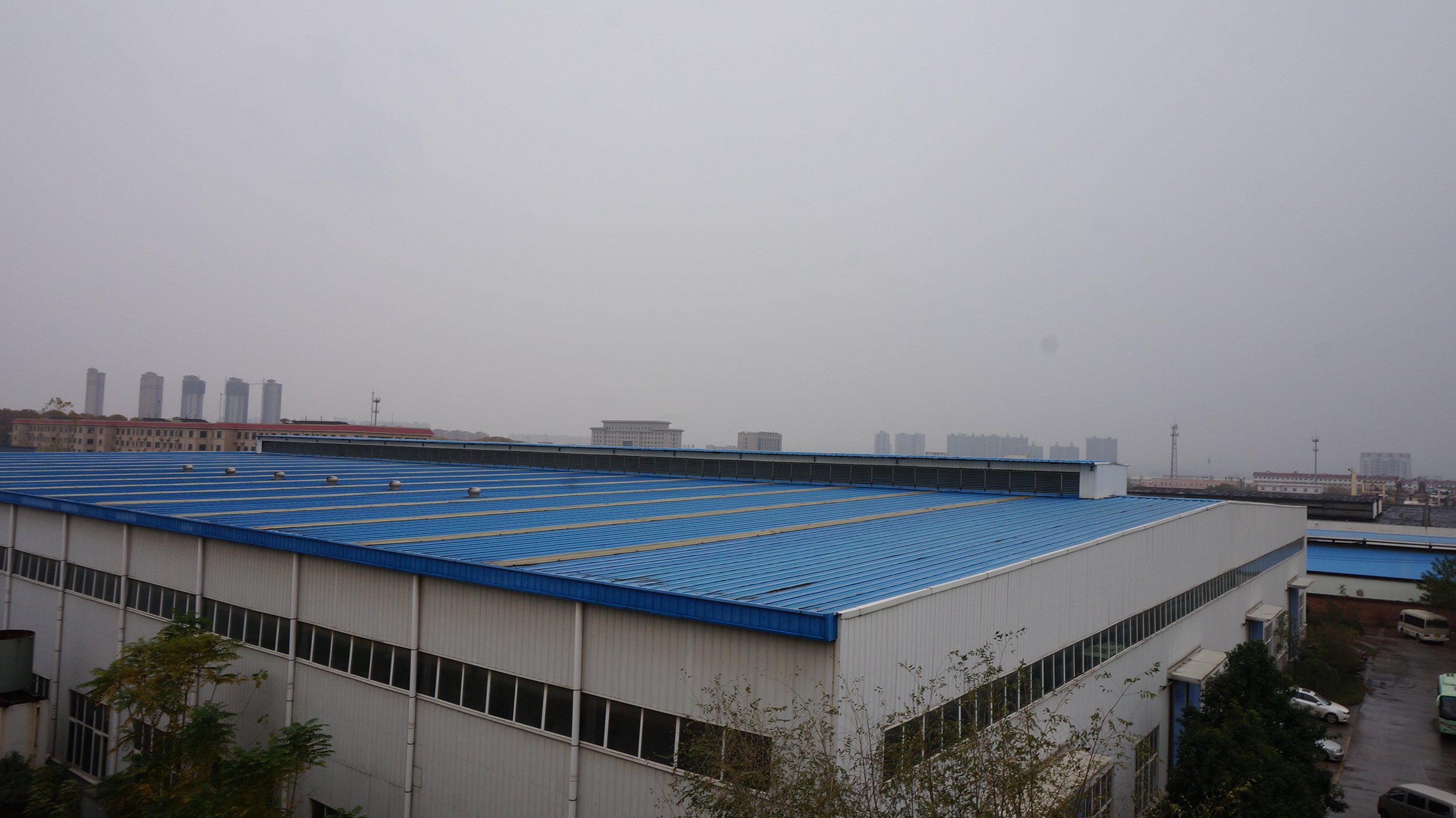 真空熔煉爐廠房實景圖.jpg 真空熔煉爐廠房實景圖.jpg